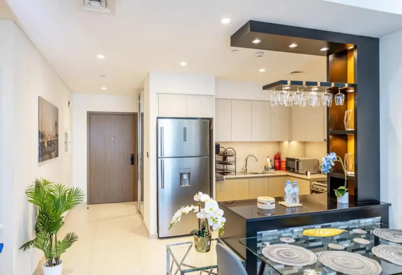 Lux 2Br Downtown - Burj-Fountain View - Pool -Gym Apartment Dubai