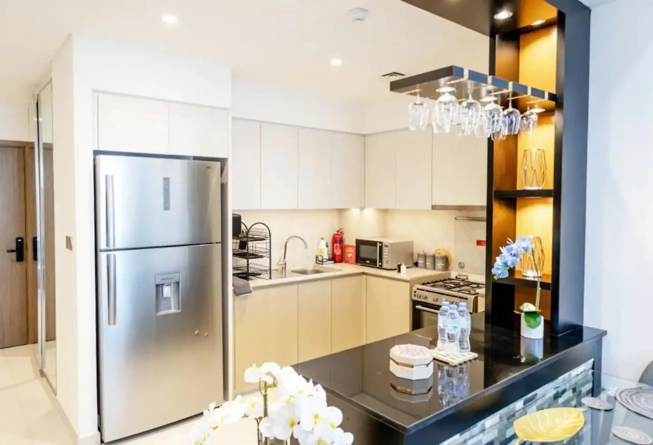 Lux 2Br Downtown - Burj-Fountain View - Pool -Gym Apartment Dubai