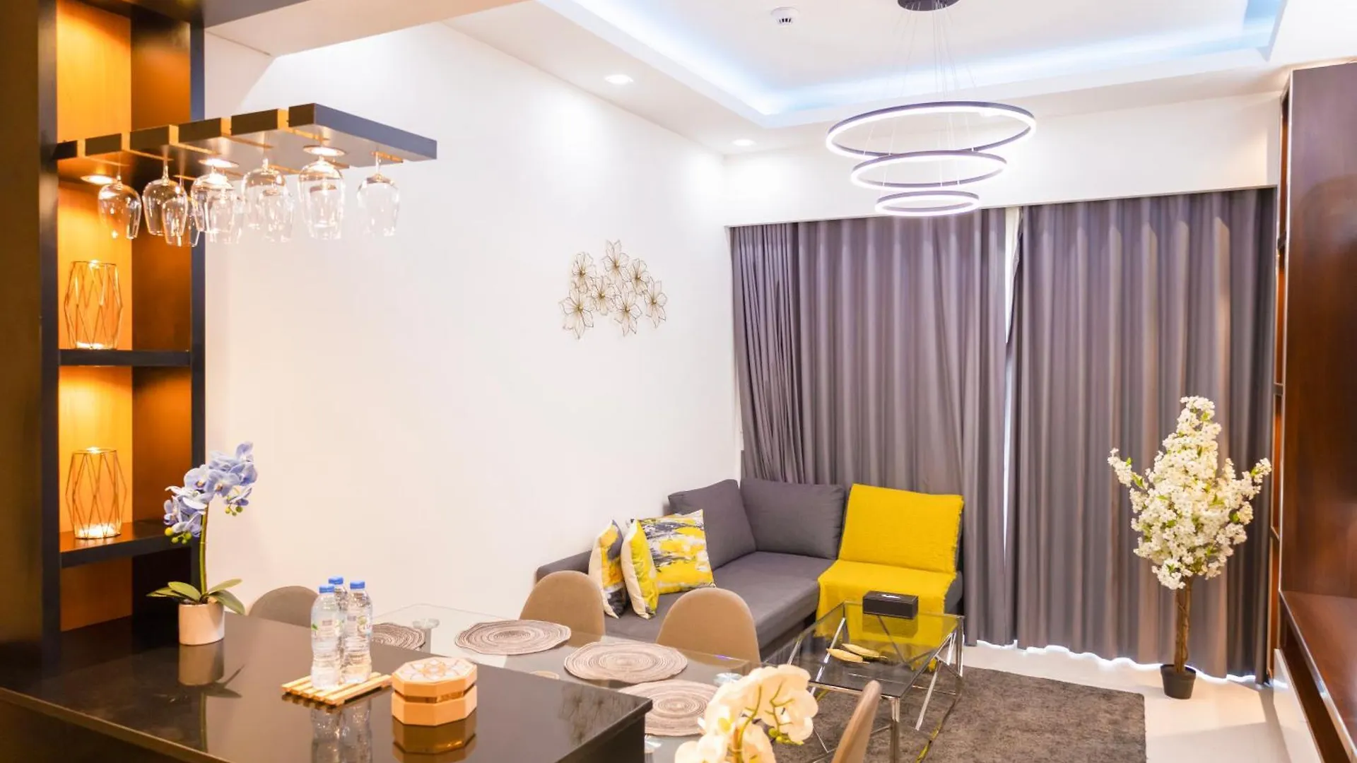 Lux 2Br Downtown - Burj-Fountain View - Pool -Gym Apartment Dubai