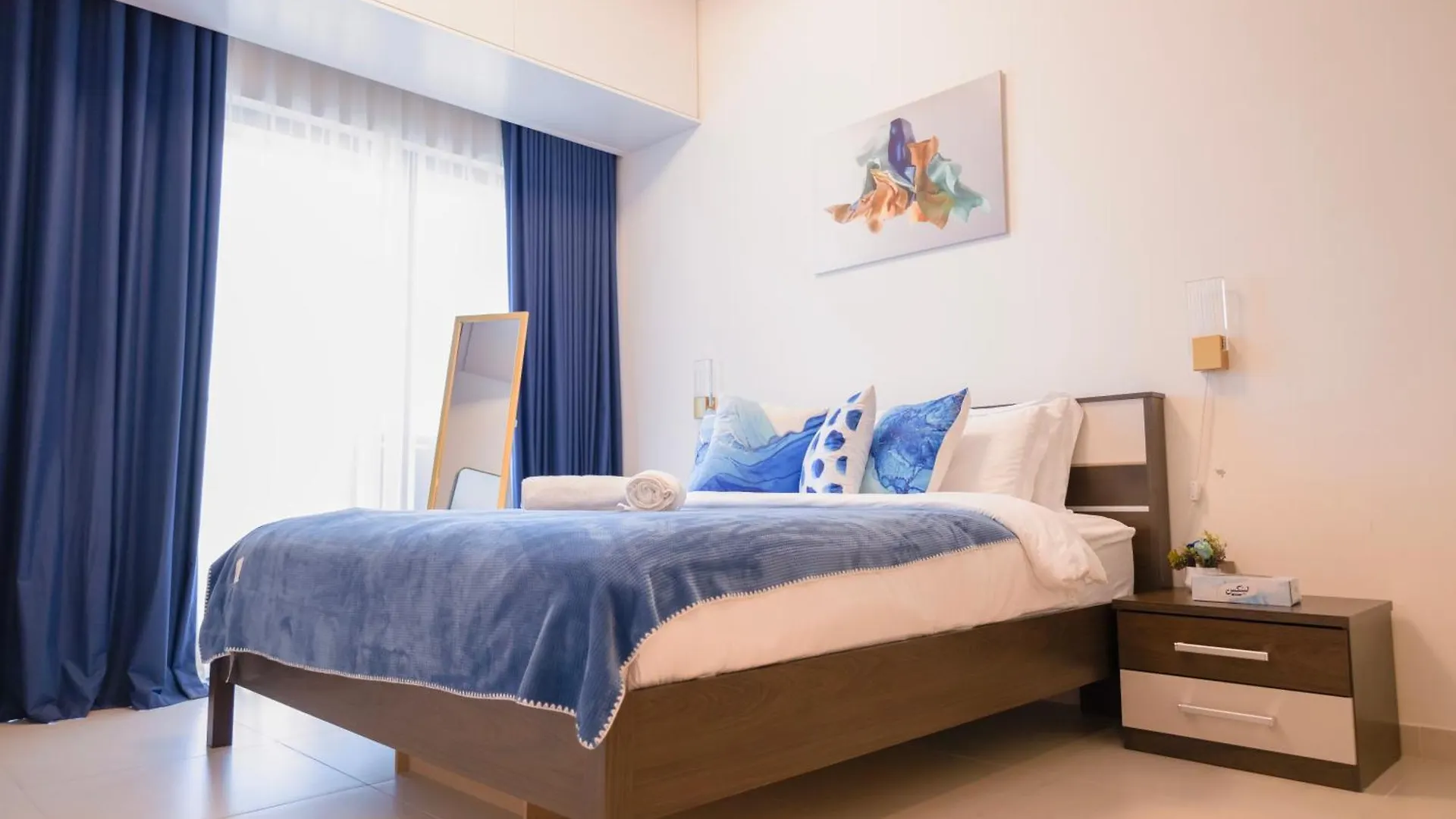 Lux 2Br Downtown - Burj-Fountain View - Pool -Gym Apartment Dubai