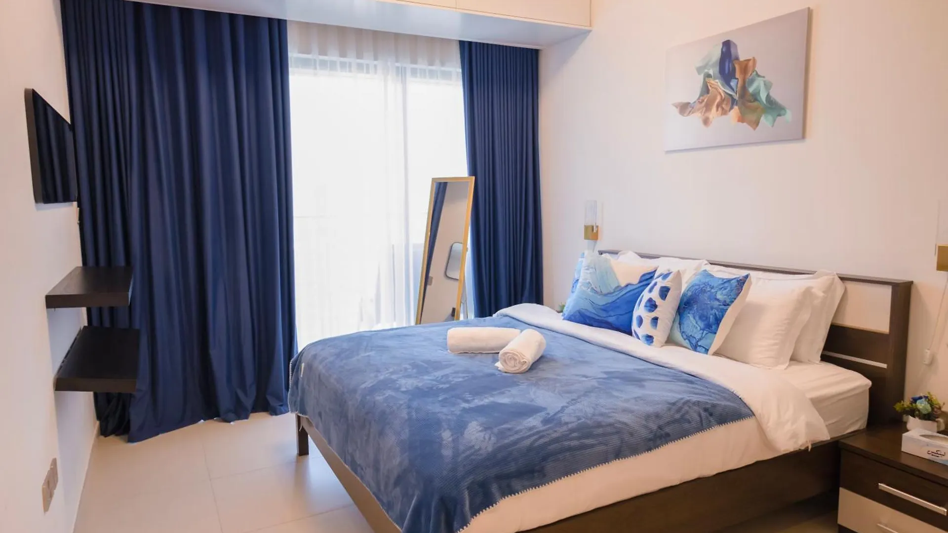 Lux 2Br Downtown - Burj-Fountain View - Pool -Gym Apartment Dubai 0*,  United Arab Emirates
