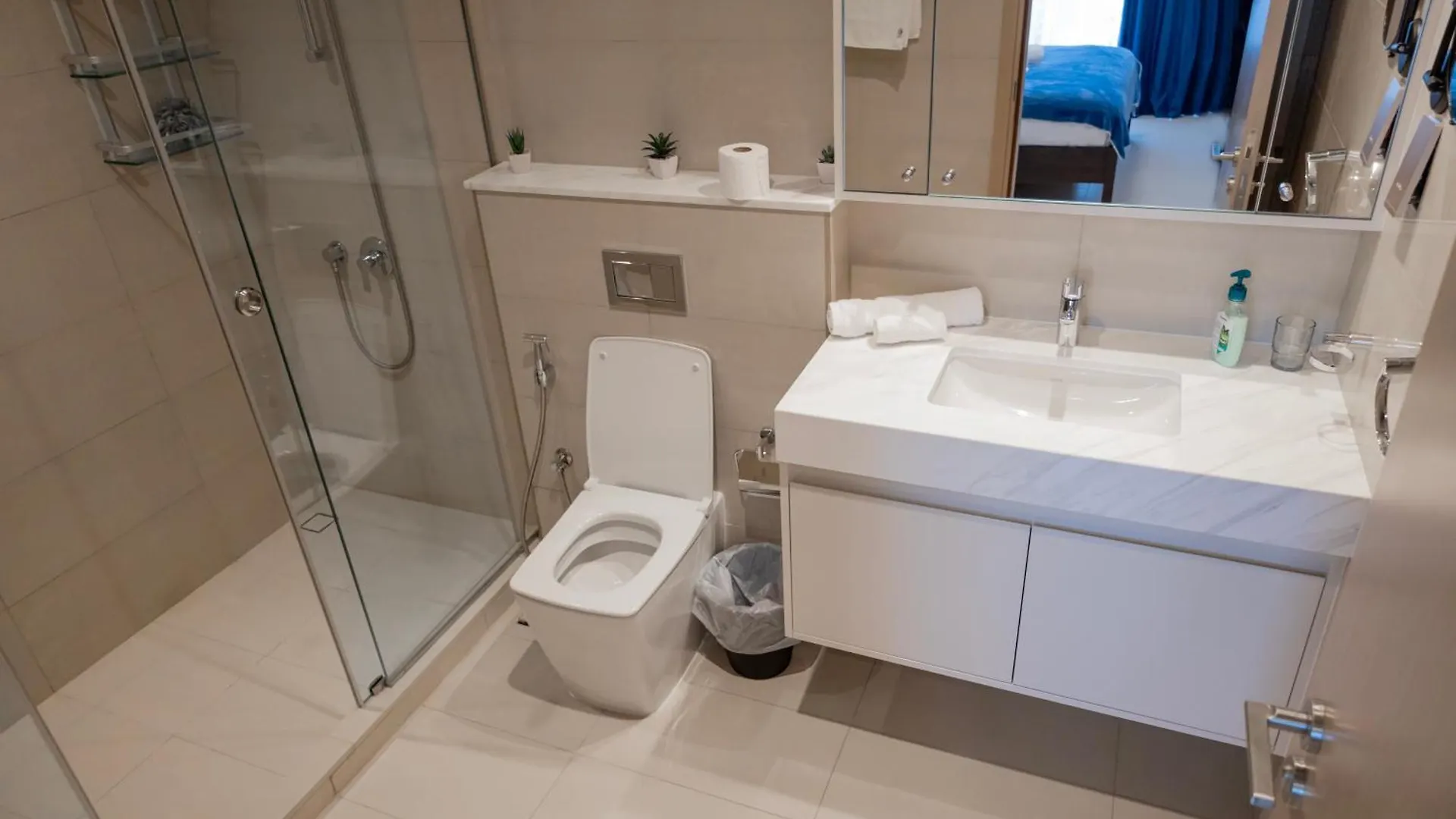 Lux 2Br Downtown - Burj-Fountain View - Pool -Gym Apartment Dubai