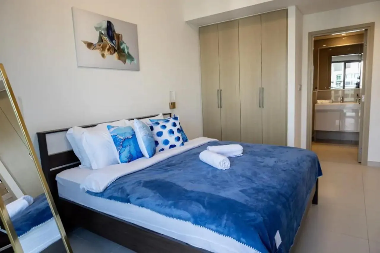 Lux 2Br Downtown - Burj-Fountain View - Pool -Gym Apartment Dubai