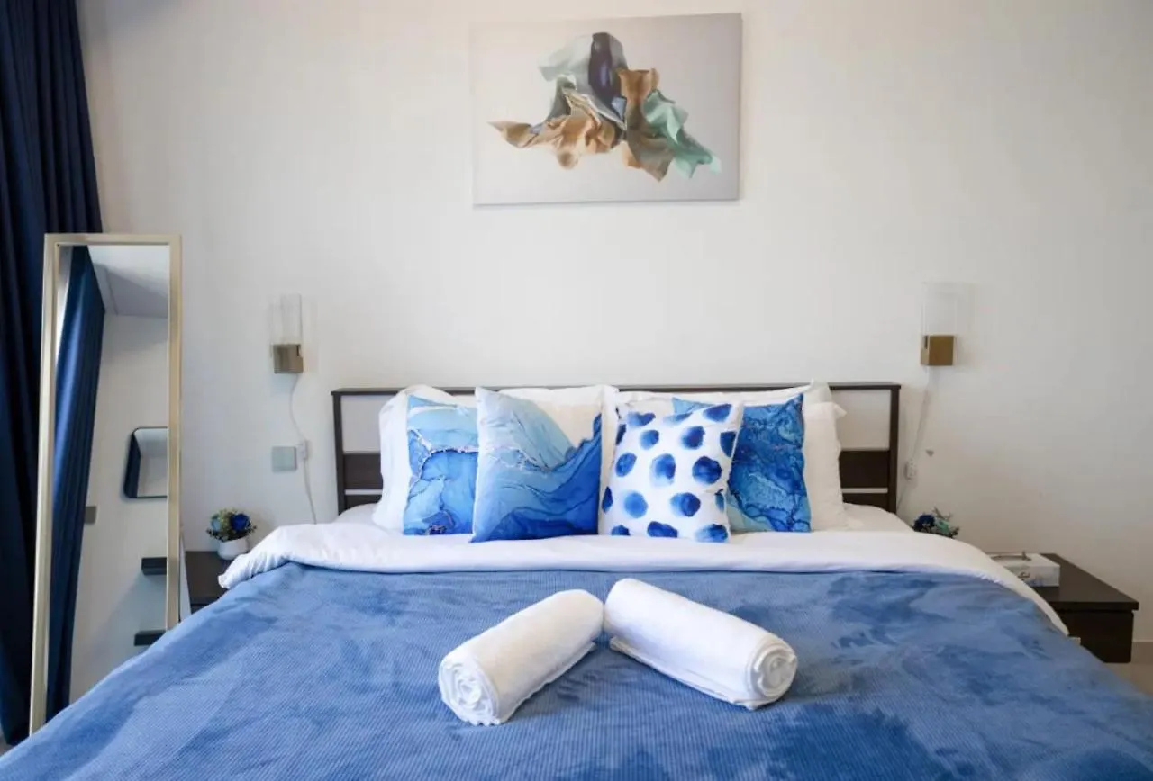 Lux 2Br Downtown - Burj-Fountain View - Pool -Gym Apartment Dubai