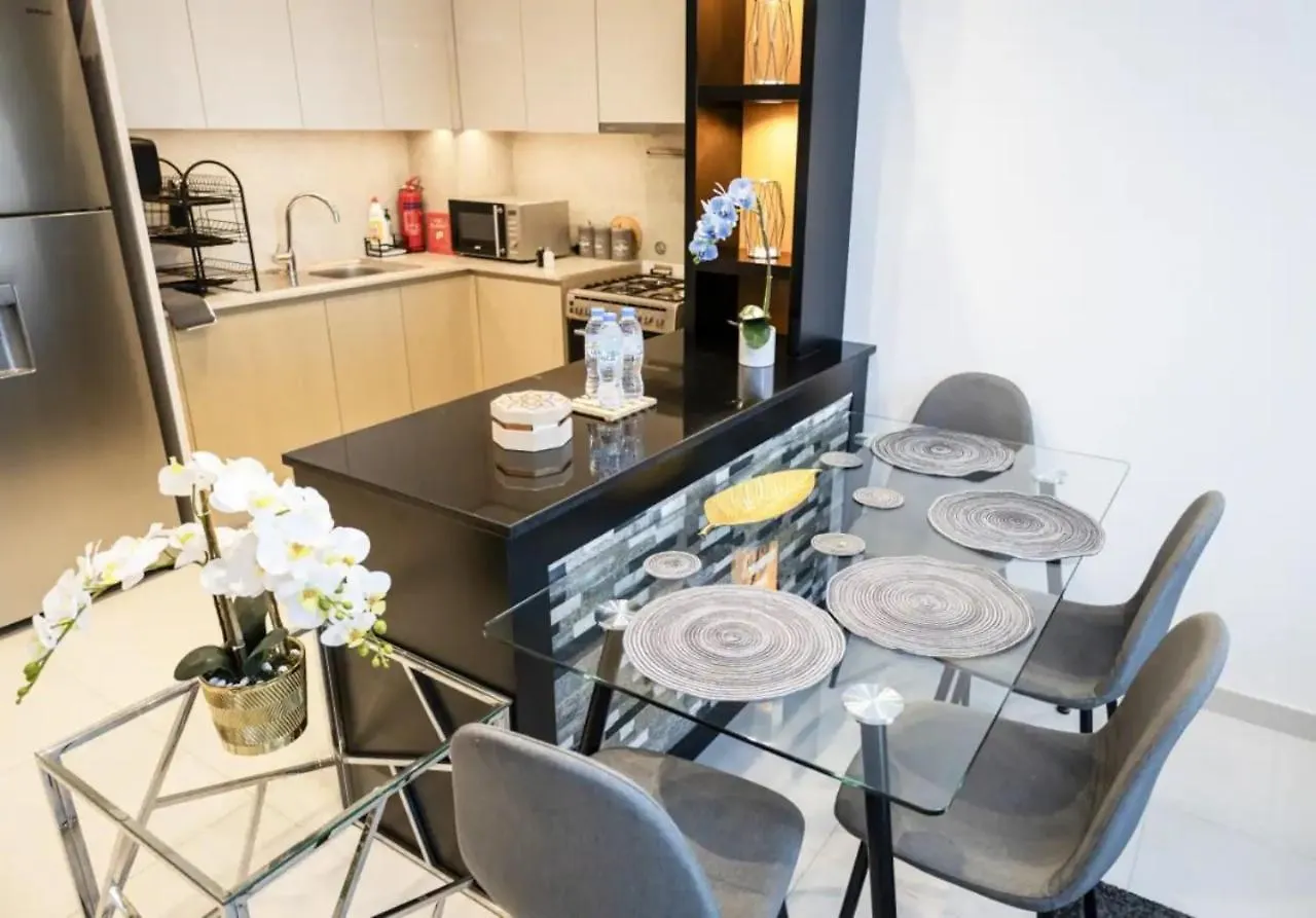 Lux 2Br Downtown - Burj-Fountain View - Pool -Gym Apartment Dubai