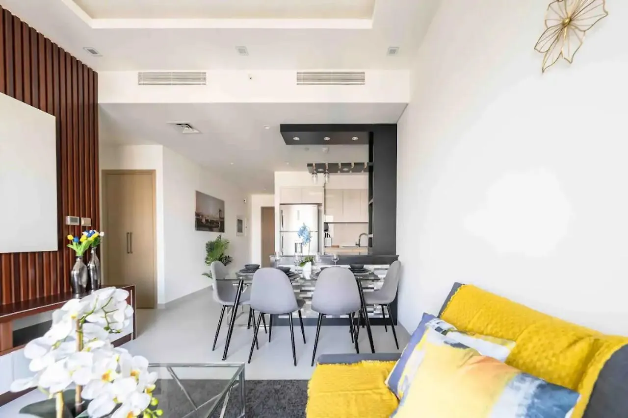 Lux 2Br Downtown - Burj-Fountain View - Pool -Gym Apartment Dubai
