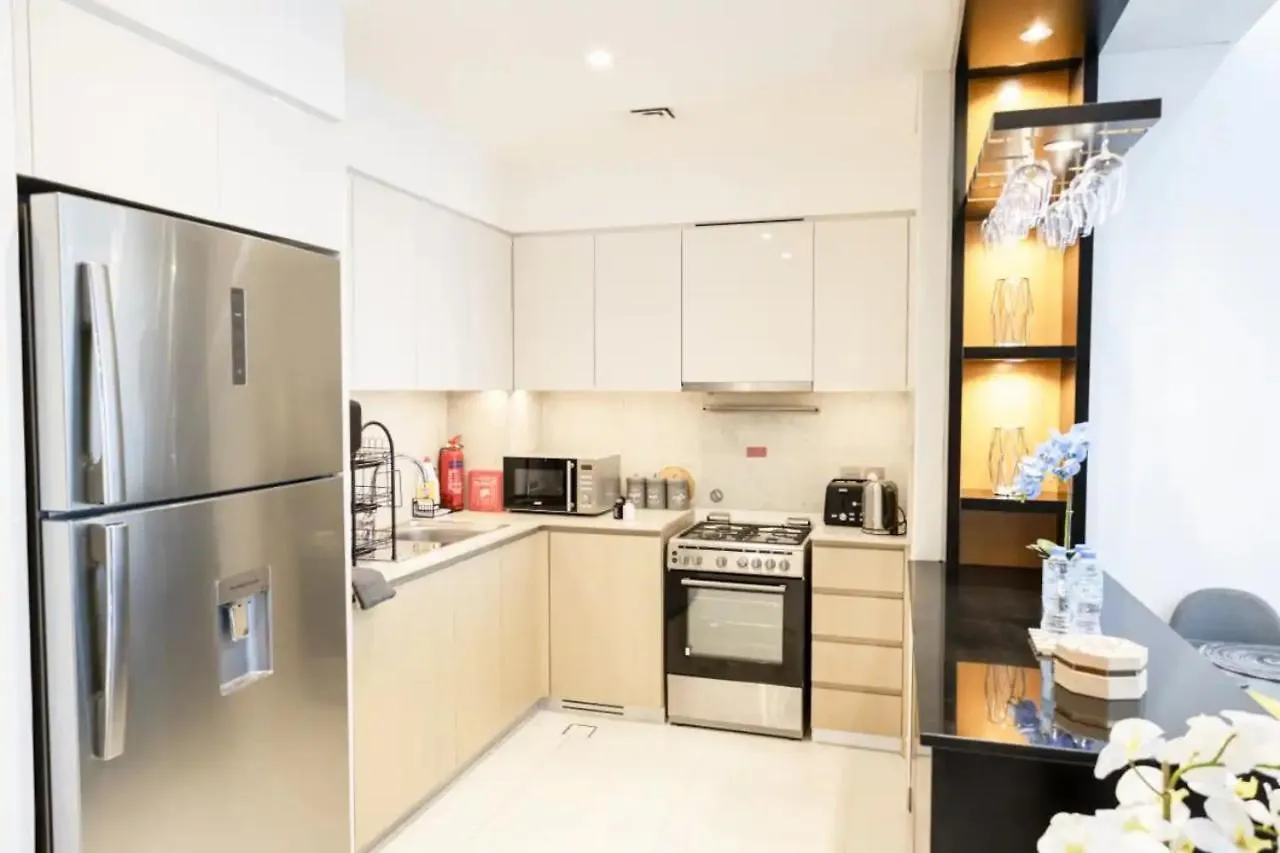 Lux 2Br Downtown - Burj-Fountain View - Pool -Gym Apartment Dubai